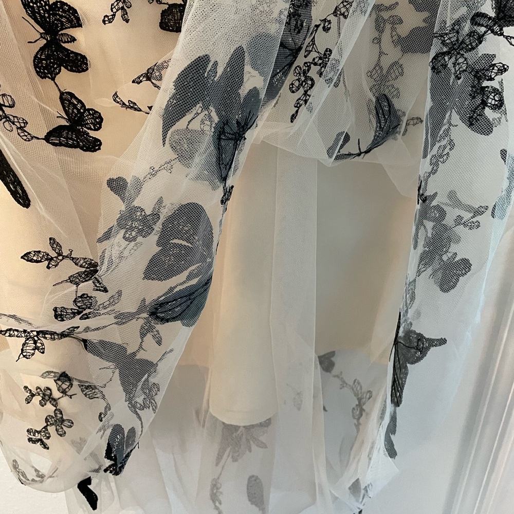 Chic Black Floral Embroidered Cream Skirt - Picture 5 of 8